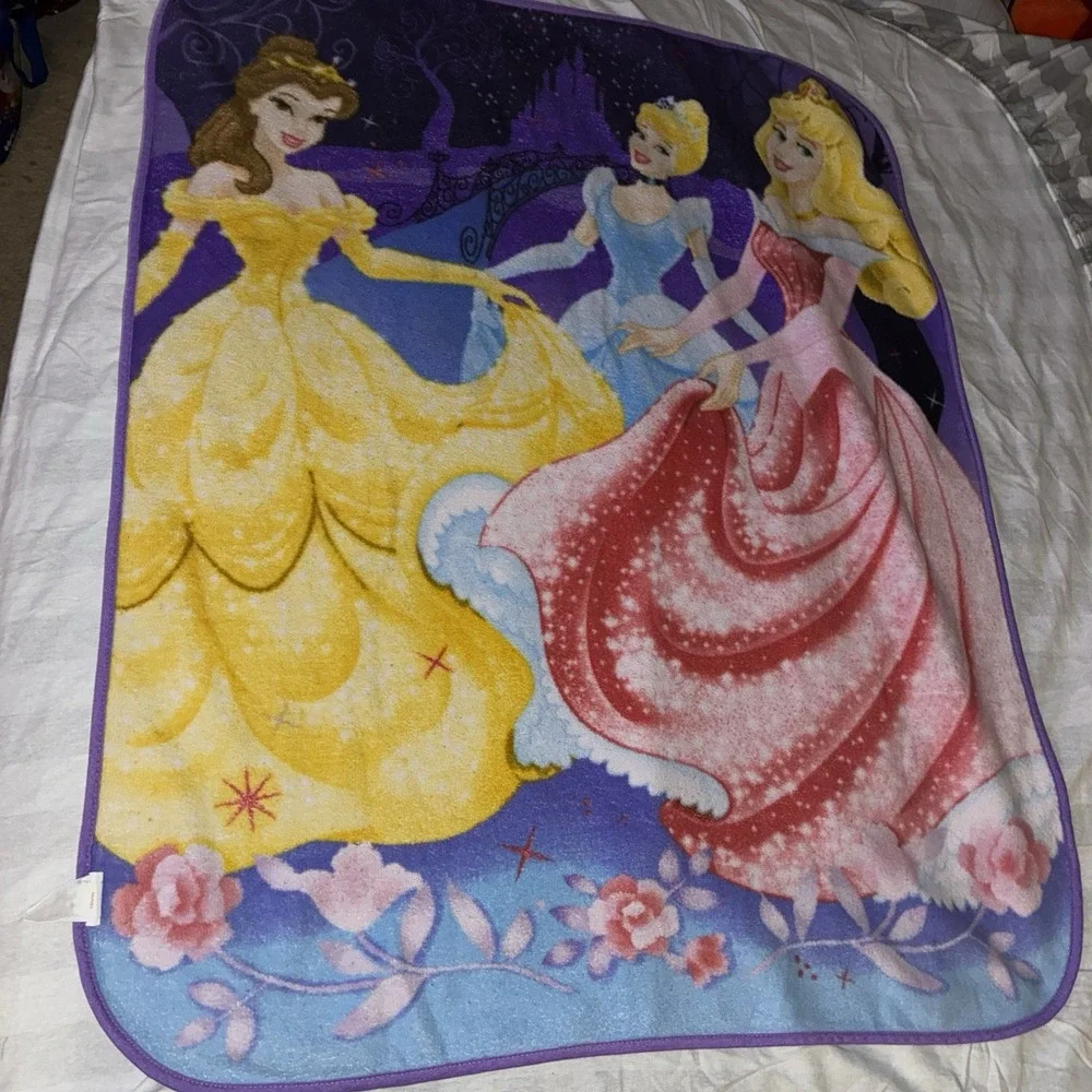 Disney Princess Fleece Throw Blanket Aurora Belle Cinderella 2011 Purple HTF